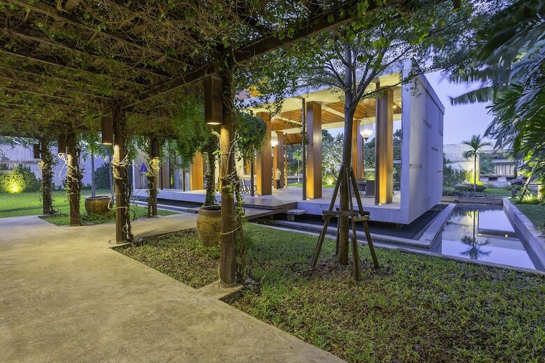 Hotel Into The Forest Resort
