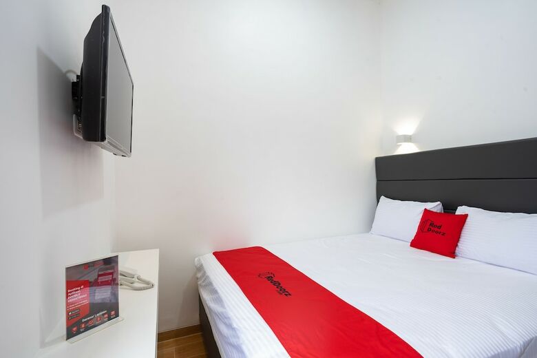Hotel Reddoorz Plus @ Danau Sunter Utara