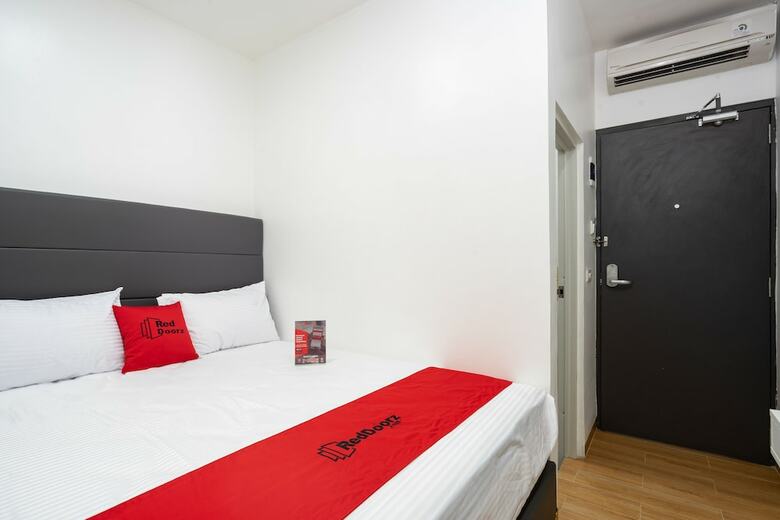Hotel Reddoorz Plus @ Danau Sunter Utara