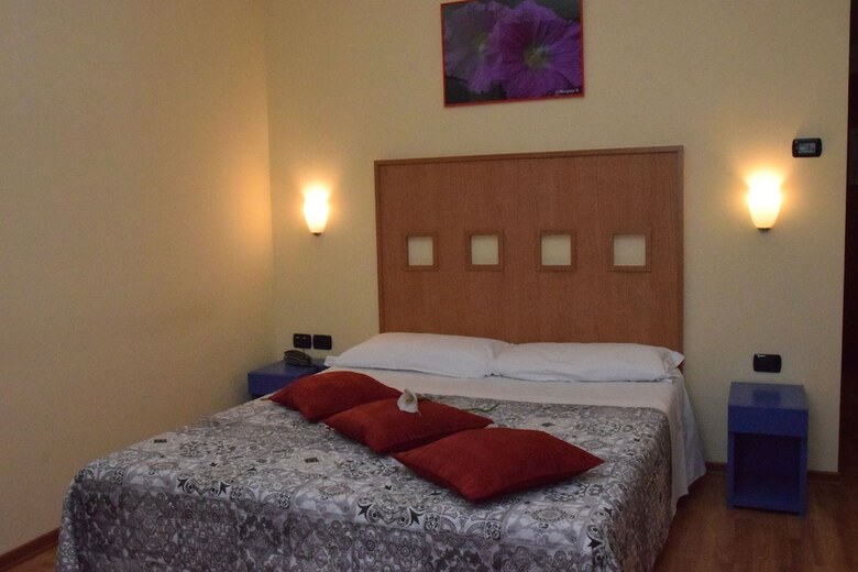 Break Hotel & Motel