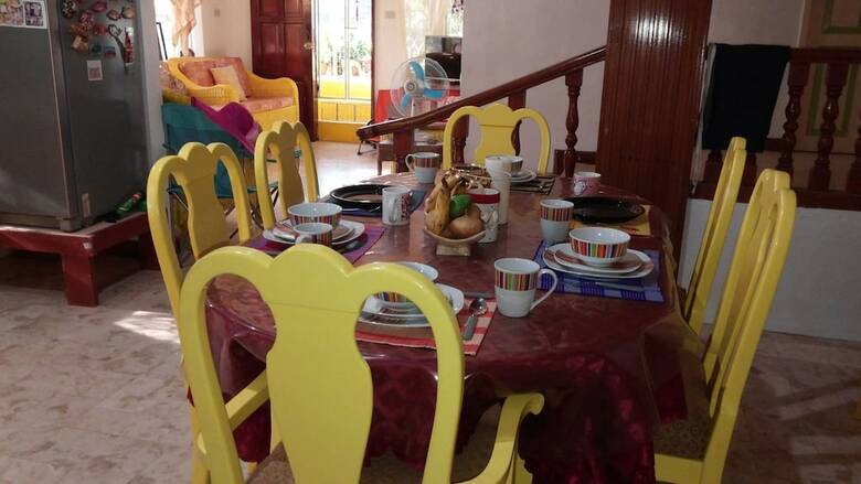 Hotel Yellow House Vacation Rental
