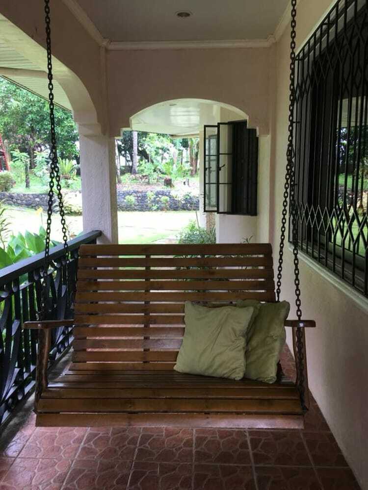 Hilltop Bed & Breakfast