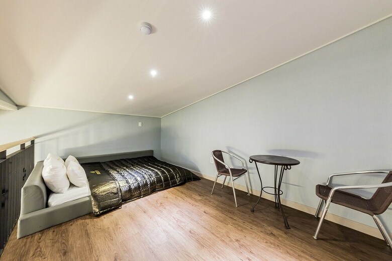 Shine Hotel