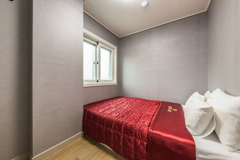 Shine Hotel
