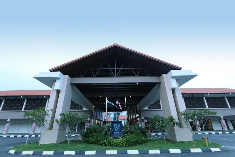 Hotel Lanjut Beach & Golf Resort