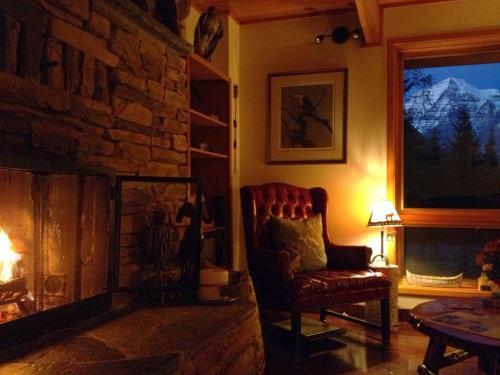 Mountain River Lodge