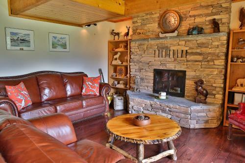 Mountain River Lodge