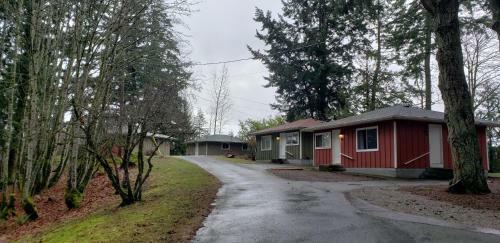 Malahat Bungalows Motel