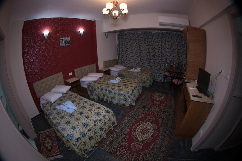 Hostal New Marina Hostel