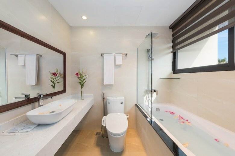 Granda West Lake Apartment