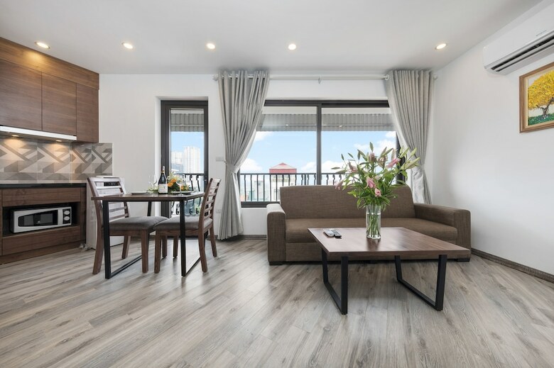 Granda West Lake Apartment