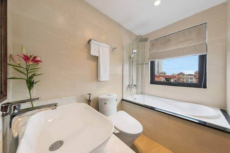 Granda West Lake Apartment