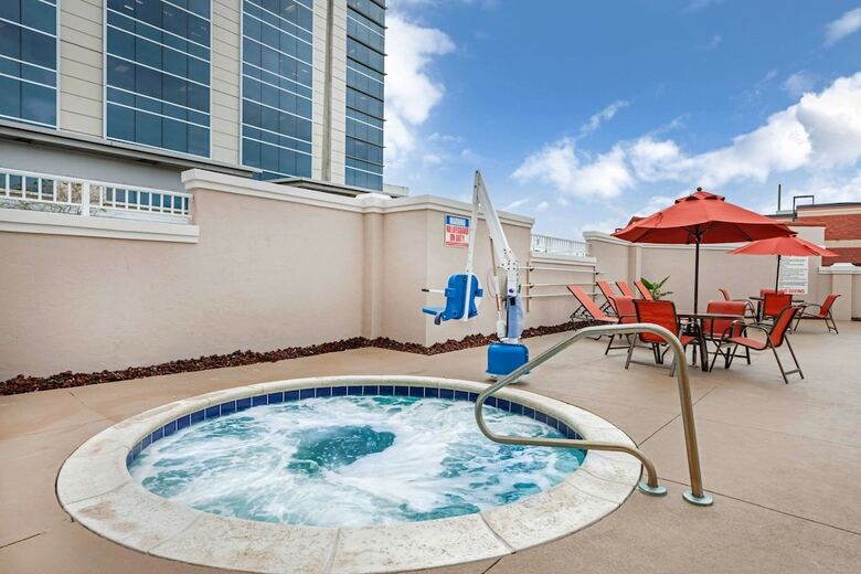 Hotel Comfort Suites Downtown