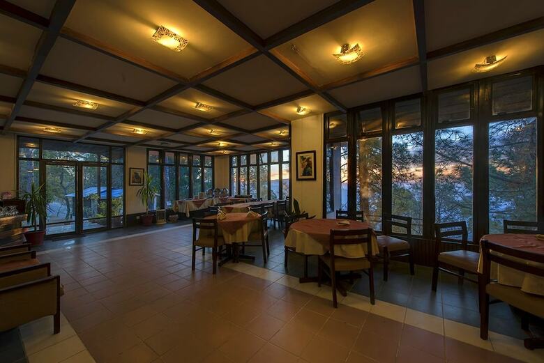 Hotel Arcadian Blue Pines