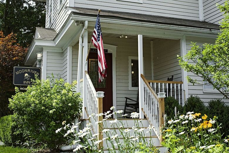 Hotel Moonriver Inn