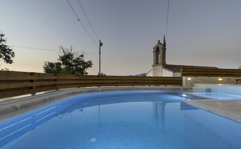 Villa Traditional Apartments Kaladare