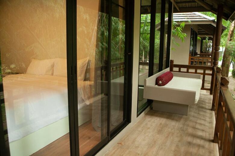 Hotel Middle Path Retreat