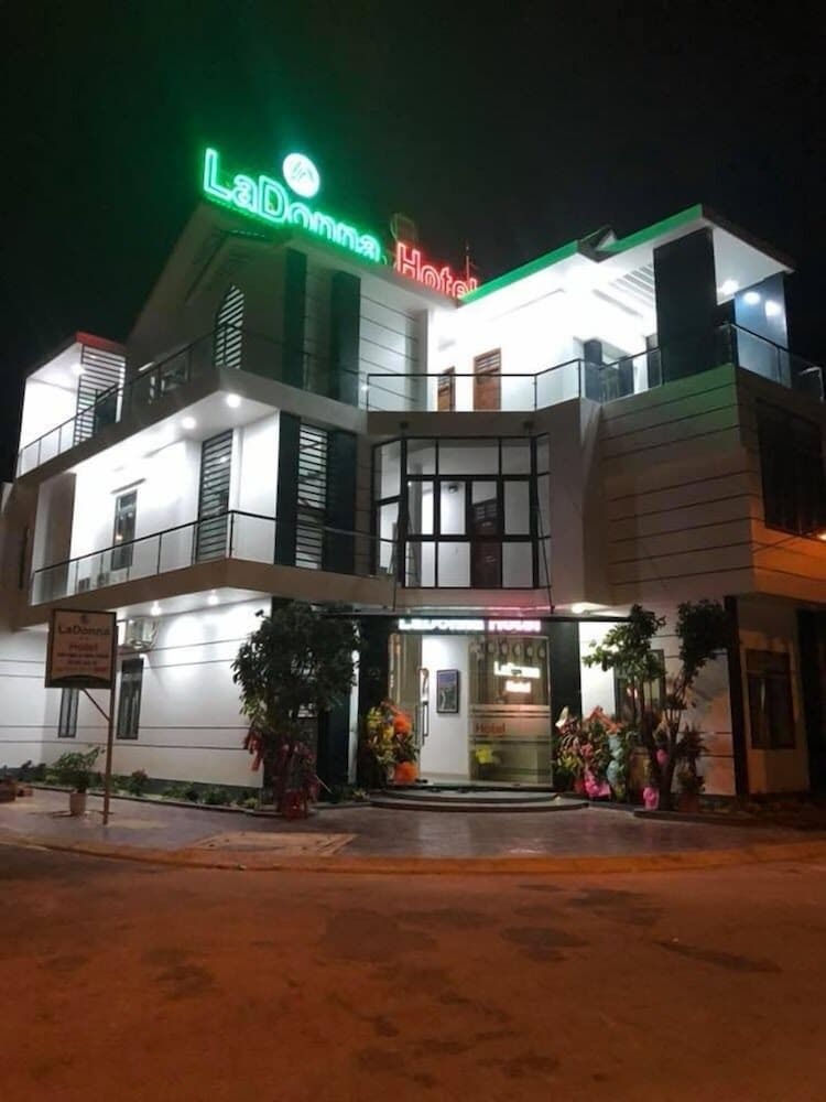 Ladonna Hotel