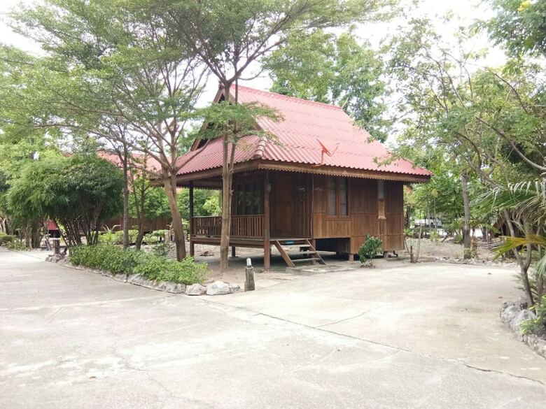 Hotel Vassanadee Resort And Camp