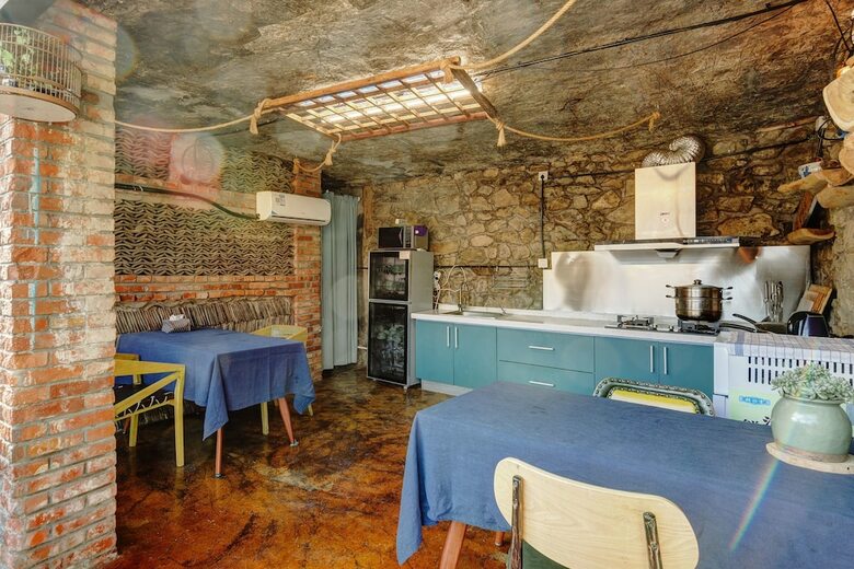 Hotel Yi Jing. Escape Split House