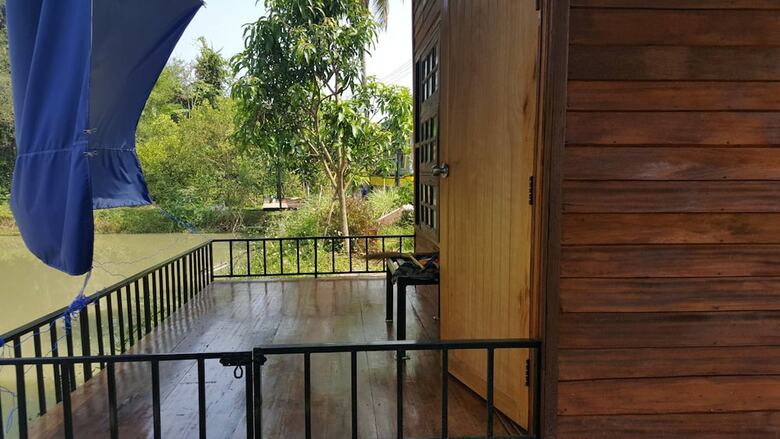 Hotel Baan Aunjai Homestay