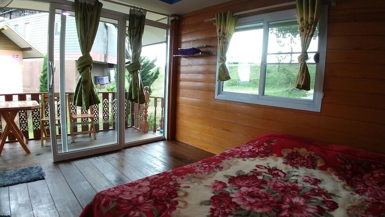 Hotel Baanchomdow Phutubberk