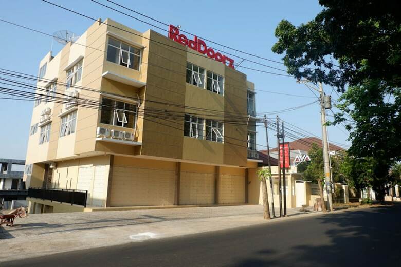 Hotel Reddoorz Near Akademi Kepolisian