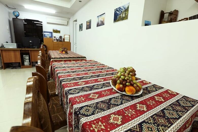Hostal Byron Hostel