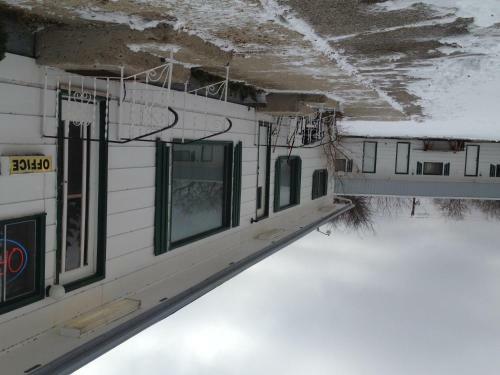 Twi-lite Motel