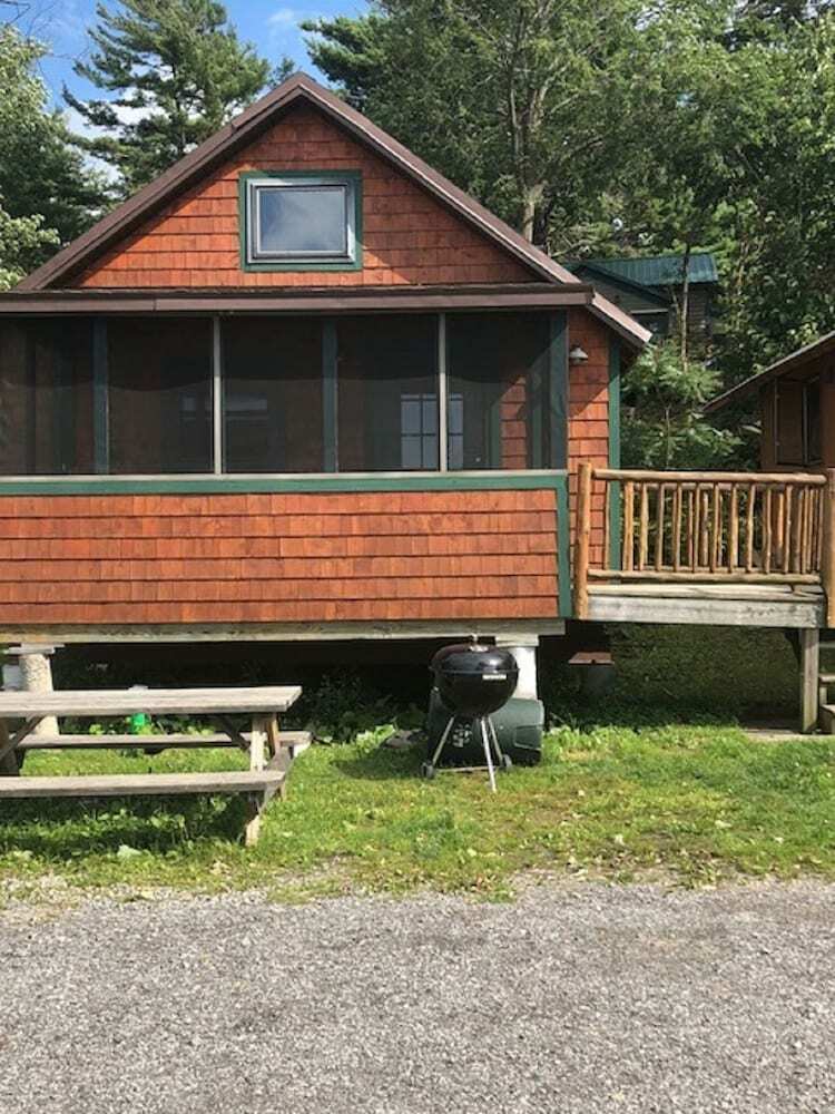Riverbay Adventure Inn