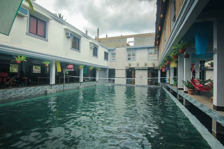 Hotel 247 Balikbayan Fun Resort