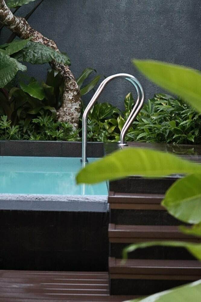 Hotel Front One Inn Kediri