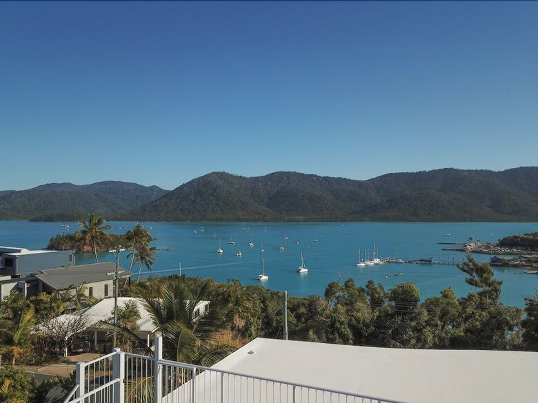 Panoramic Paradise On Shute