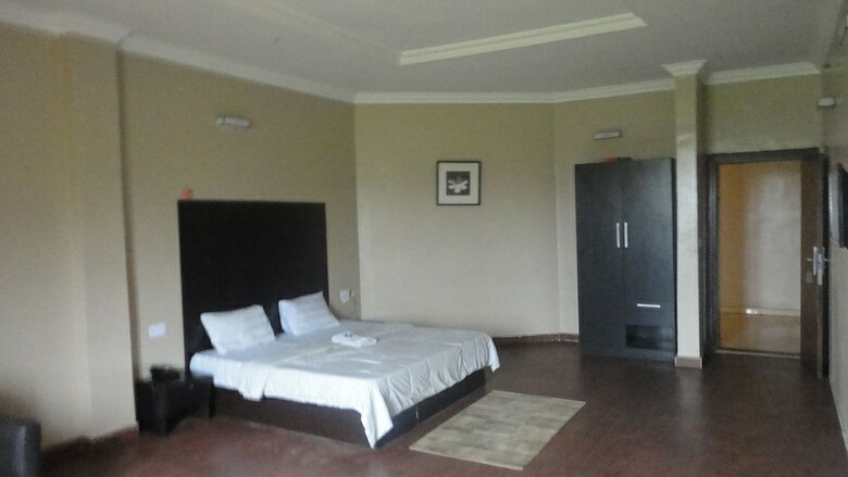 Stage 5 Hotel And Suites