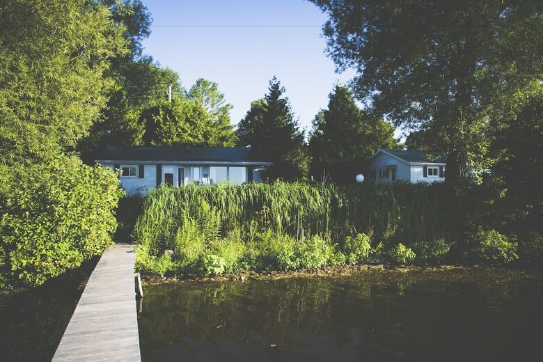 Elmhirst's Resort - On A Lake