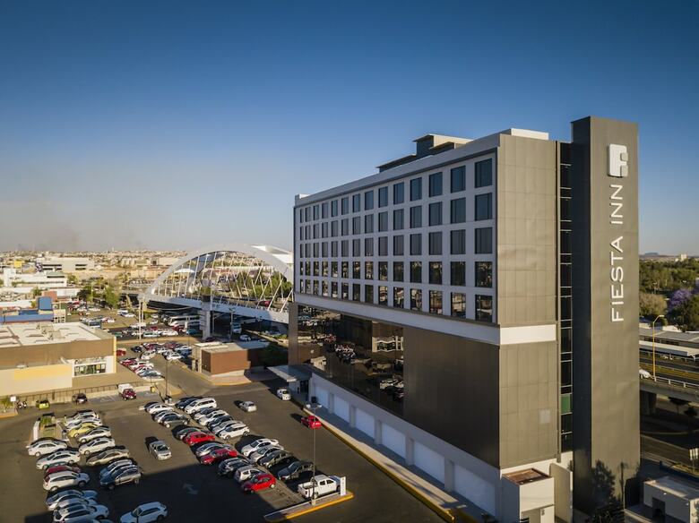 Hotel Fiesta Inn Aguascalientes Patio