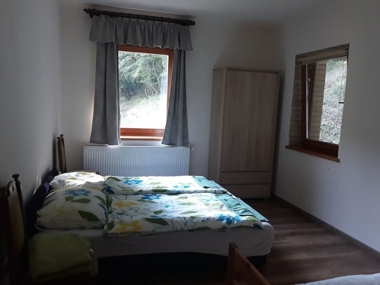 Hotel V�r�s-cser Vend�gh�z