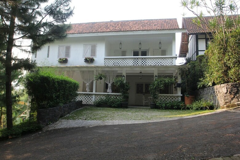 Oyo 156 Wirasamala Villa