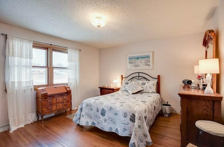 3-bedroom Lakefront House