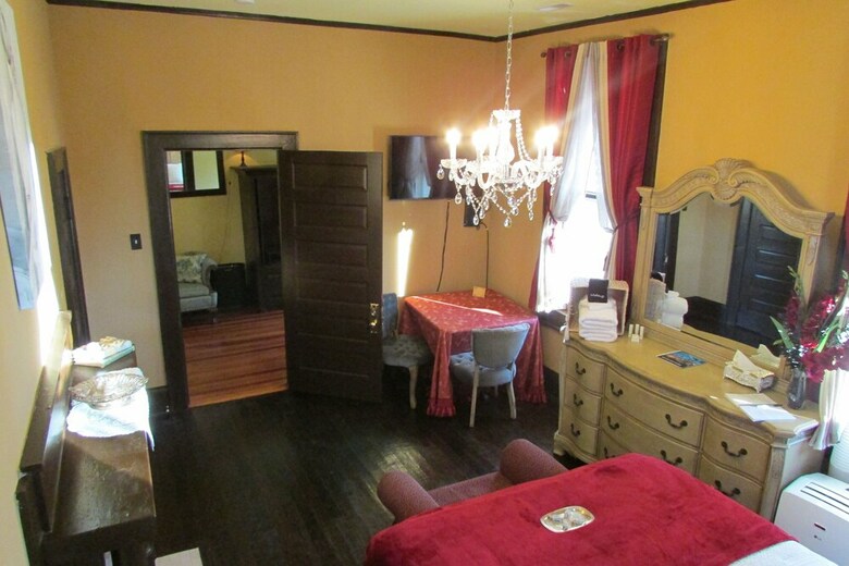 Whole Hearts Bed And Breakfast - Adults Only