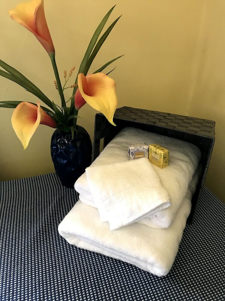 Whole Hearts Bed And Breakfast - Adults Only