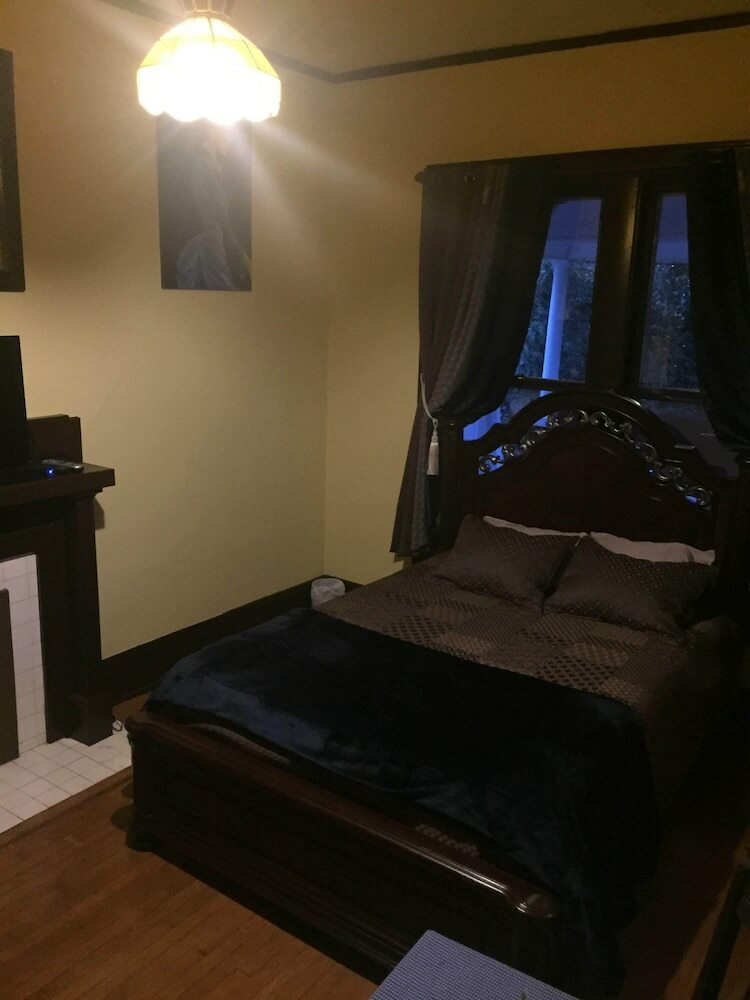 Whole Hearts Bed And Breakfast - Adults Only