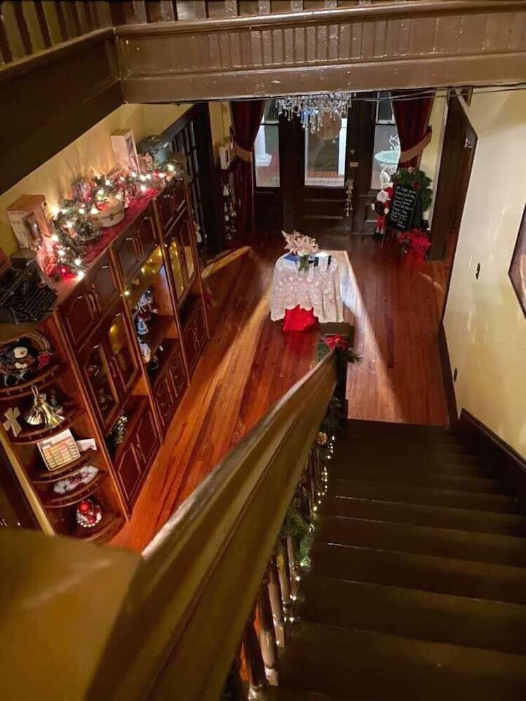 Whole Hearts Bed And Breakfast - Adults Only