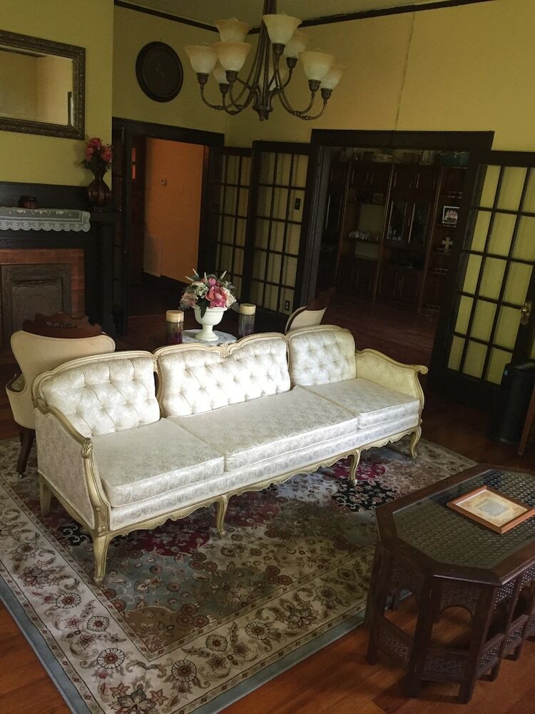 Whole Hearts Bed And Breakfast - Adults Only