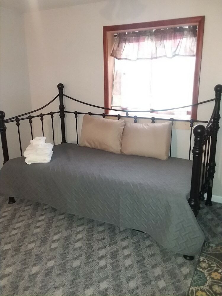 Posada Chautauqua Hillcrest Inn