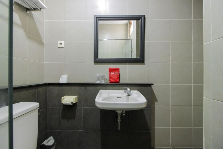 Hotel Reddoorz Plus Near Gbk Senayan