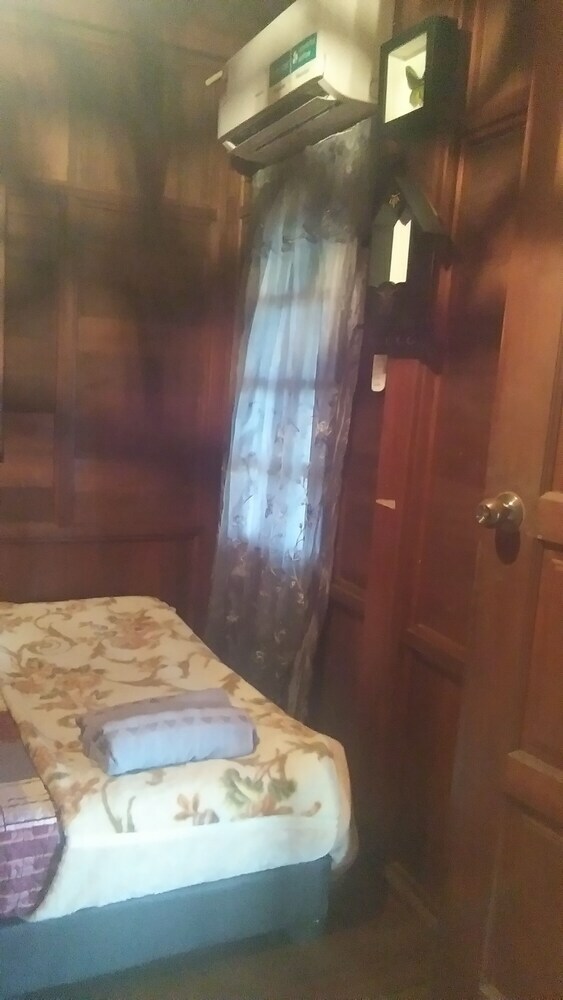 Hotel Yc Chalet Roomstay Lekir