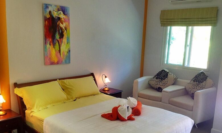 Hotel Coconut Homes & Cafe