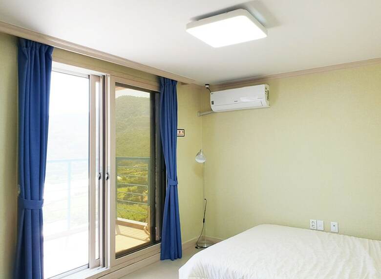 Black Beach Pension