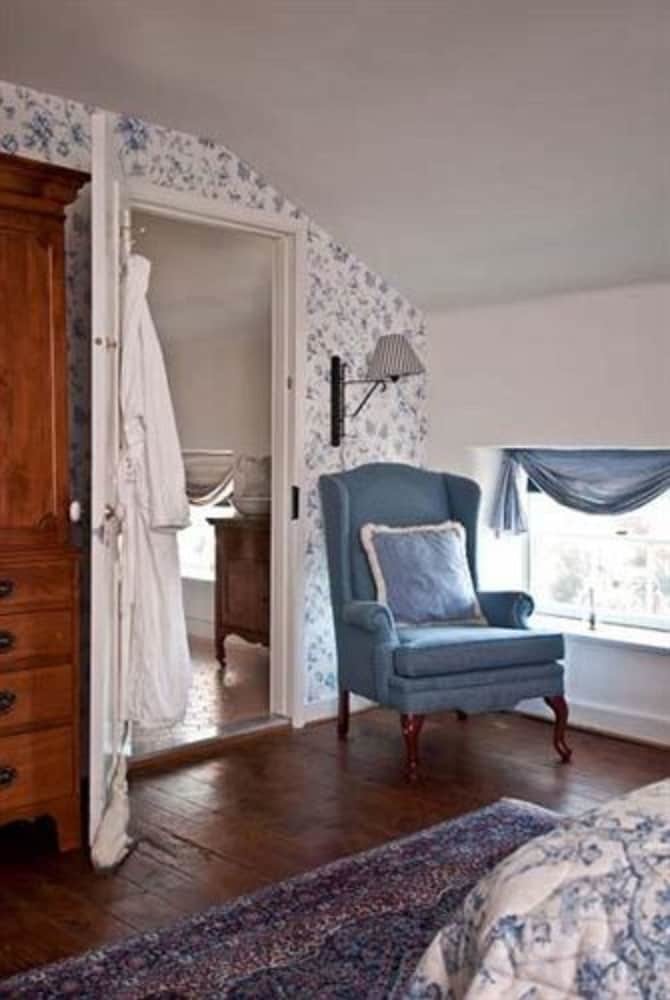 The Wayside Inn Bed & Breakfast
